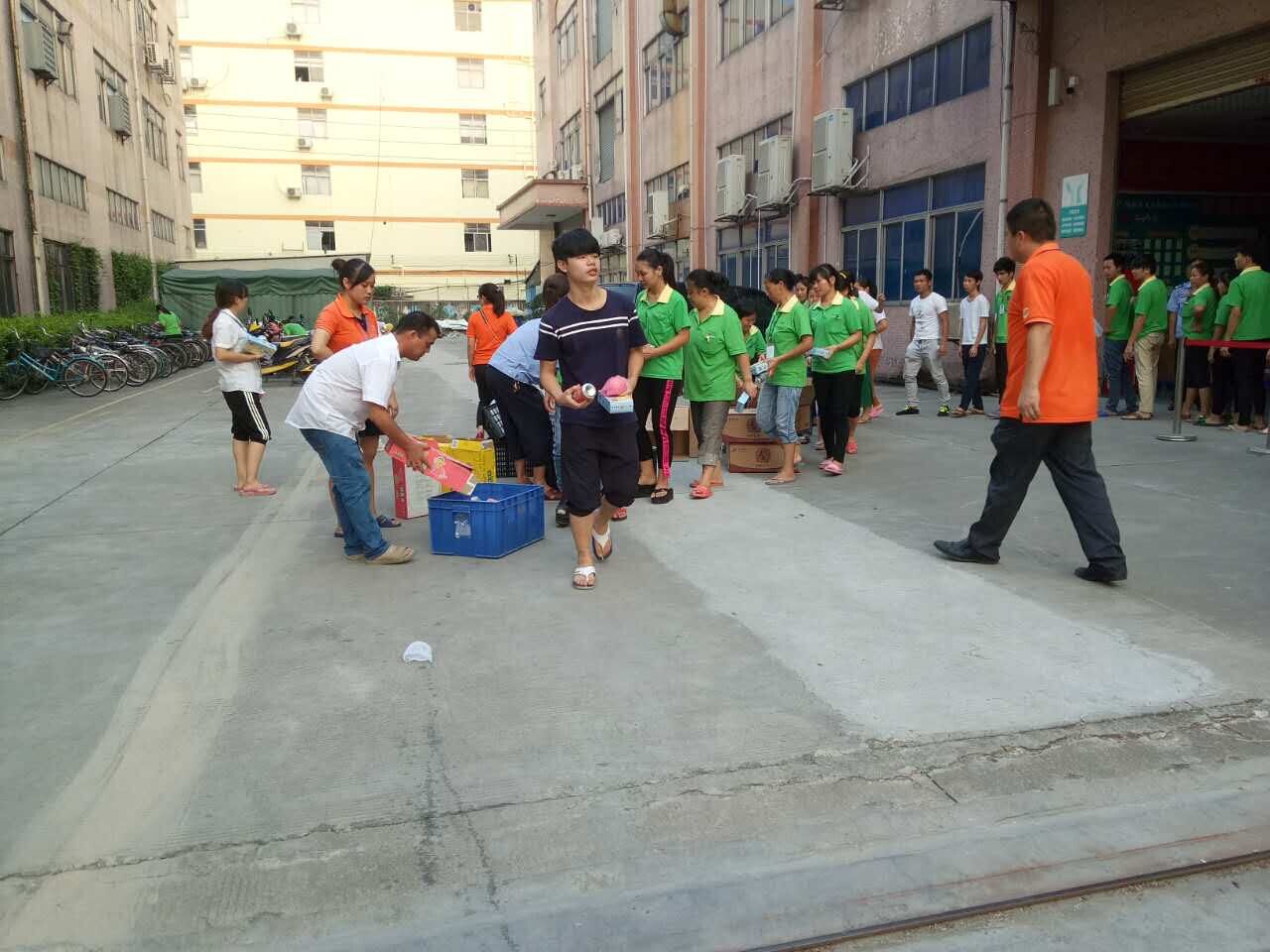 飞天鹰电源适配器